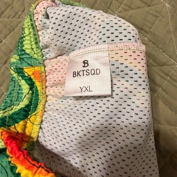 BKTSQD Vibrant Patterned Shorts Size YXL - Picture 4 of 4